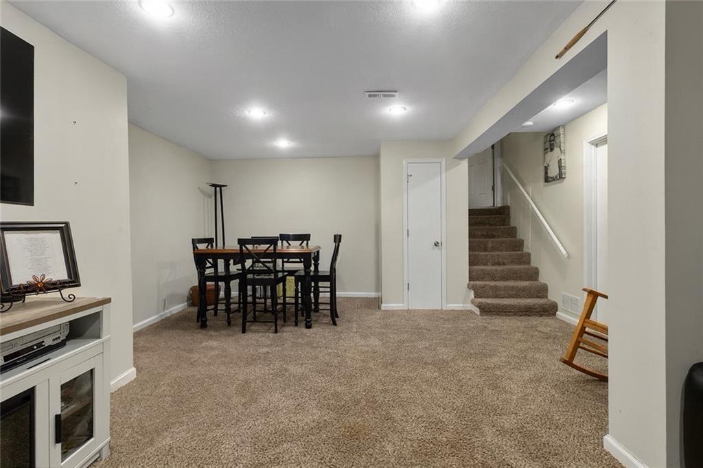 3832 SW Windsong Drive