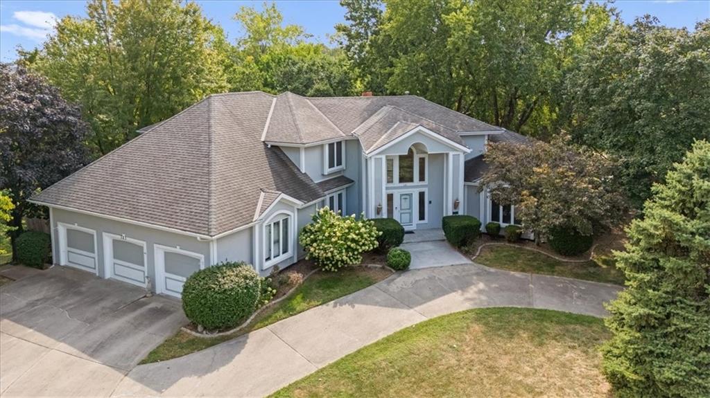 121 W WOODLANDS Drive