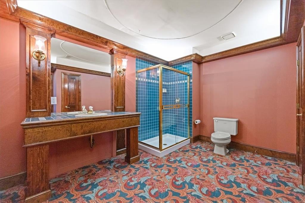 121 W WOODLANDS Drive