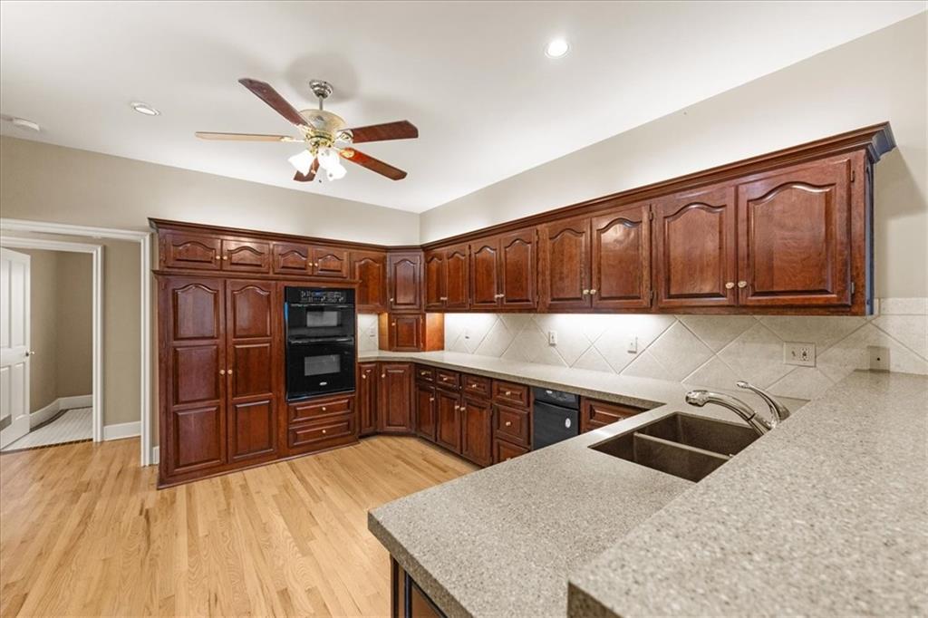 121 W WOODLANDS Drive