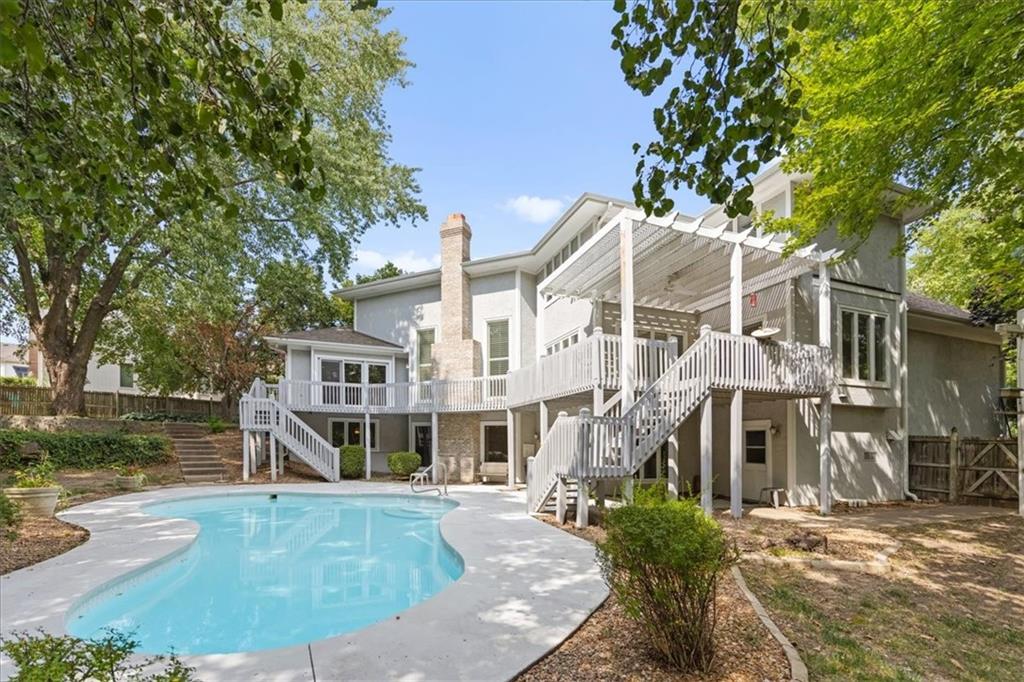 121 W WOODLANDS Drive