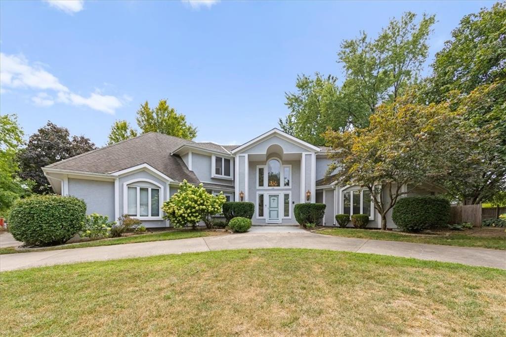 121 W WOODLANDS Drive