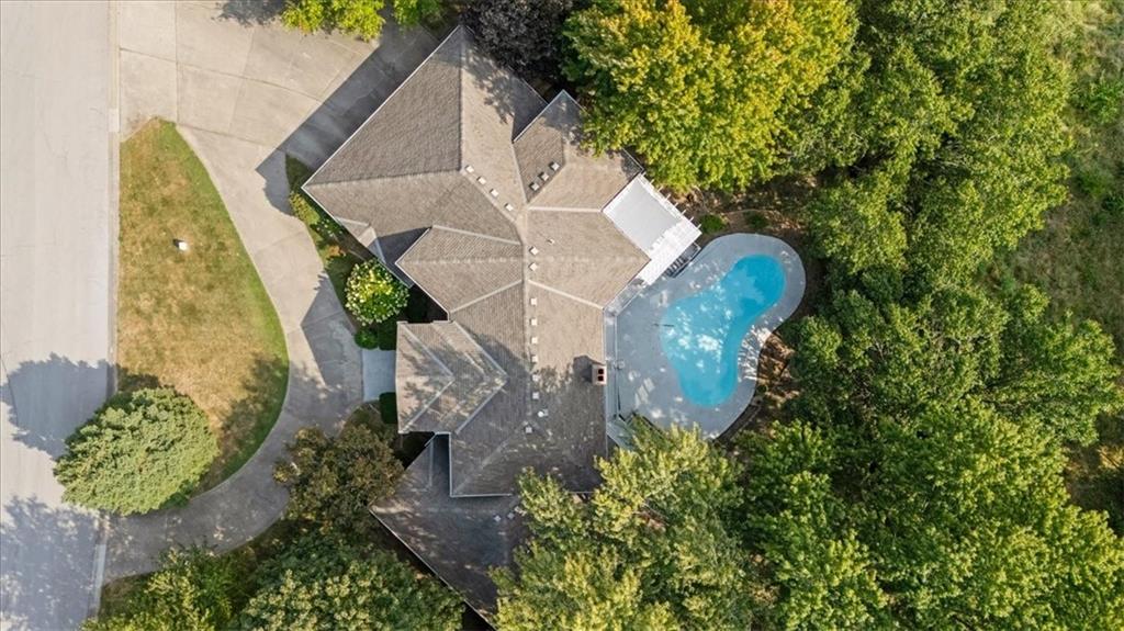 121 W WOODLANDS Drive