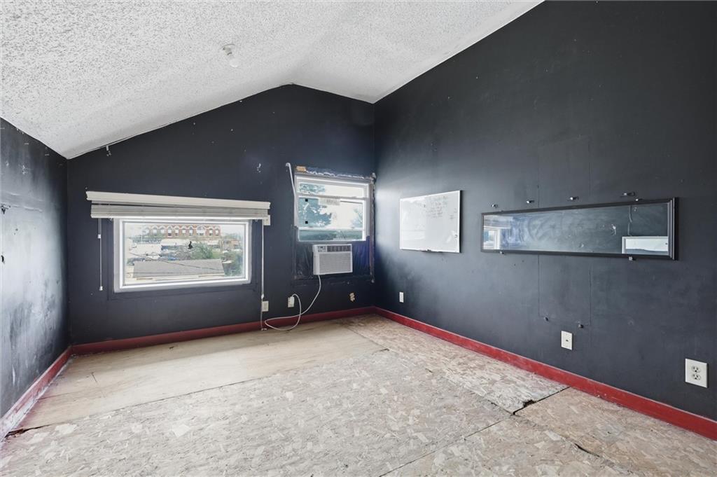 115 S Walnut Street