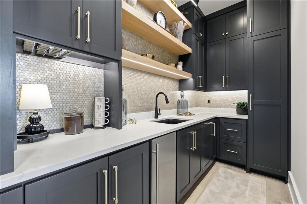 4951 W 134 Street Unit: 201