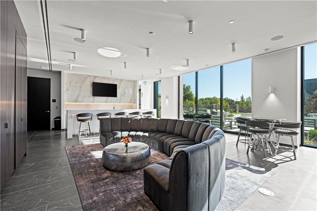 4951 W 134 Street Unit: 201