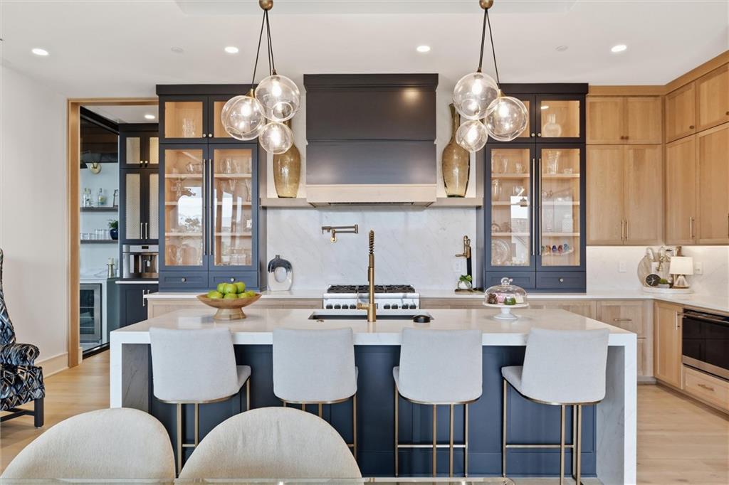4951 W 134 Street Unit: 201