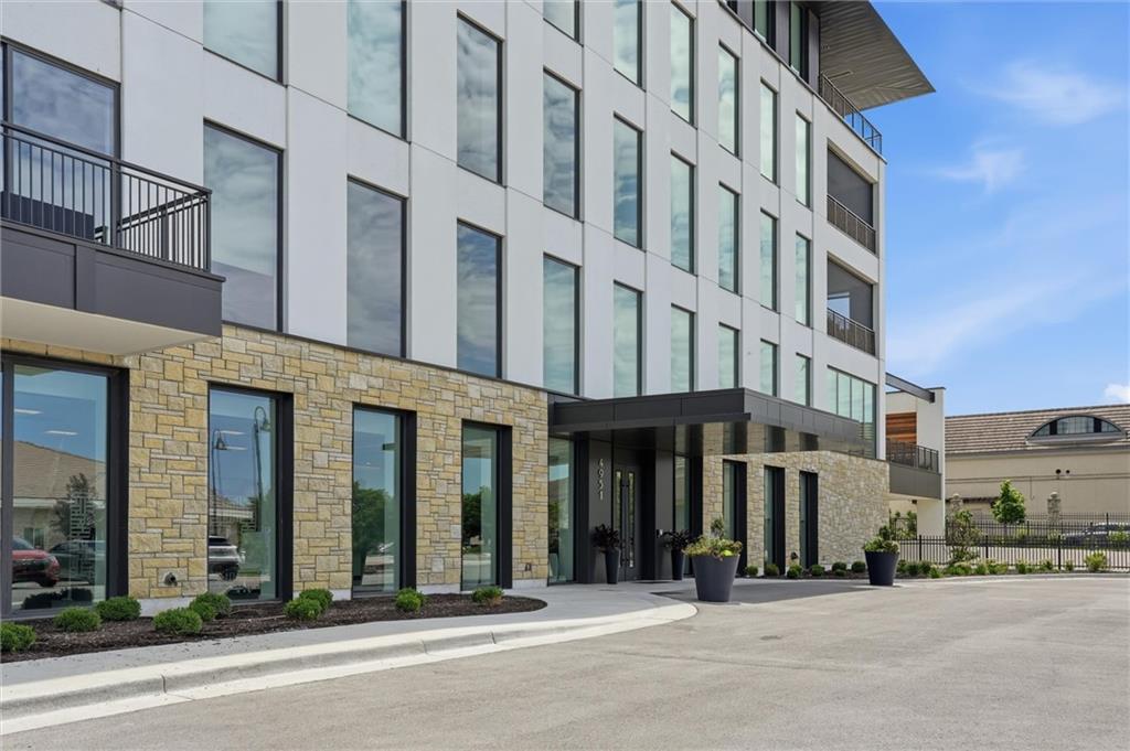 4951 W 134 Street Unit: 201