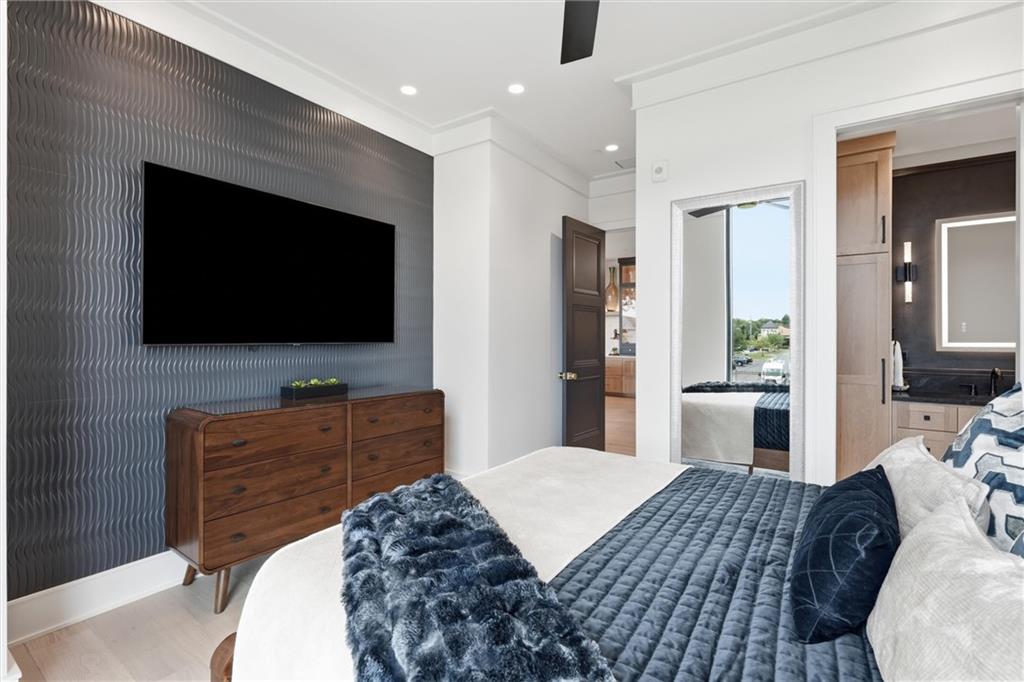 4951 W 134 Street Unit: 201