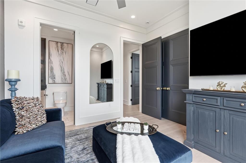 4951 W 134 Street Unit: 201