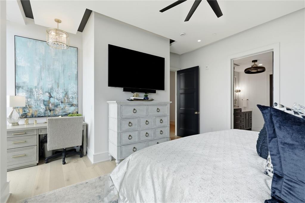 4951 W 134 Street Unit: 201