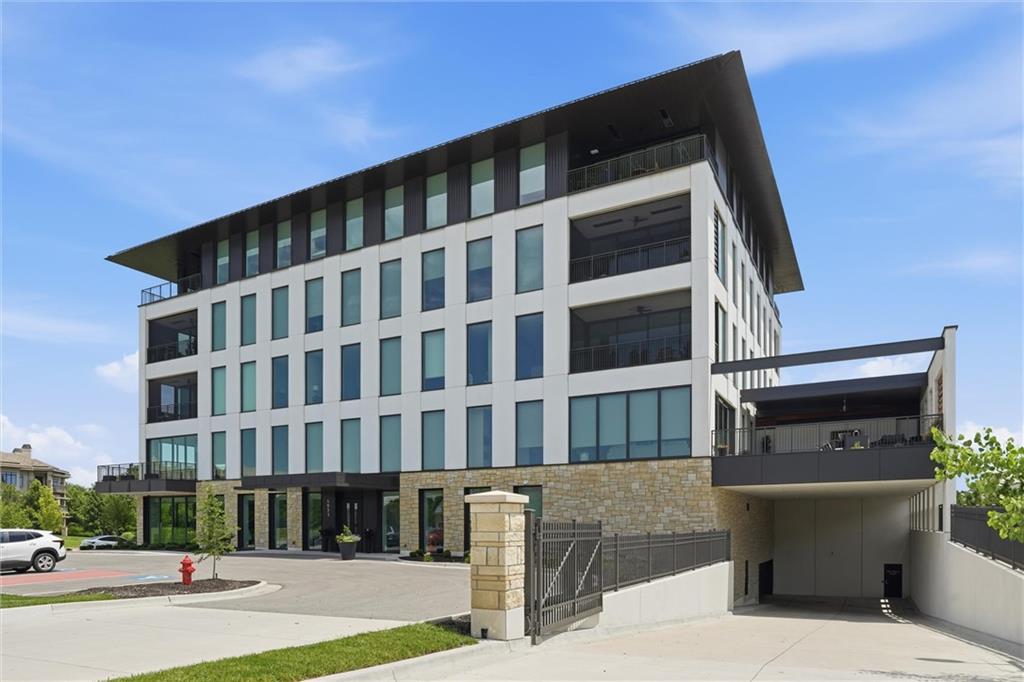 4951 W 134 Street Unit: 201