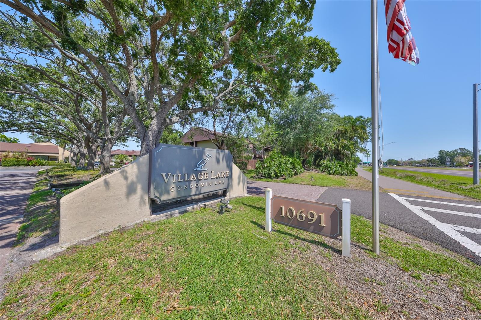 880 S VILLAGE DR N #202