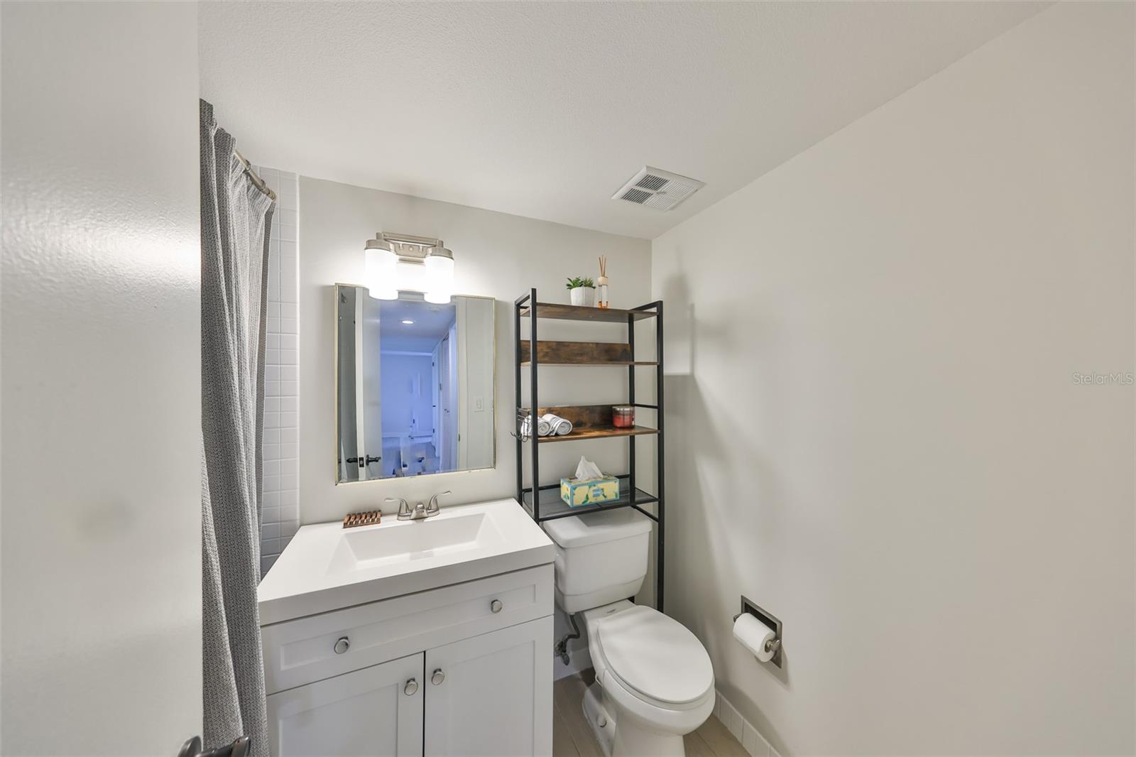 880 S VILLAGE DR N #202