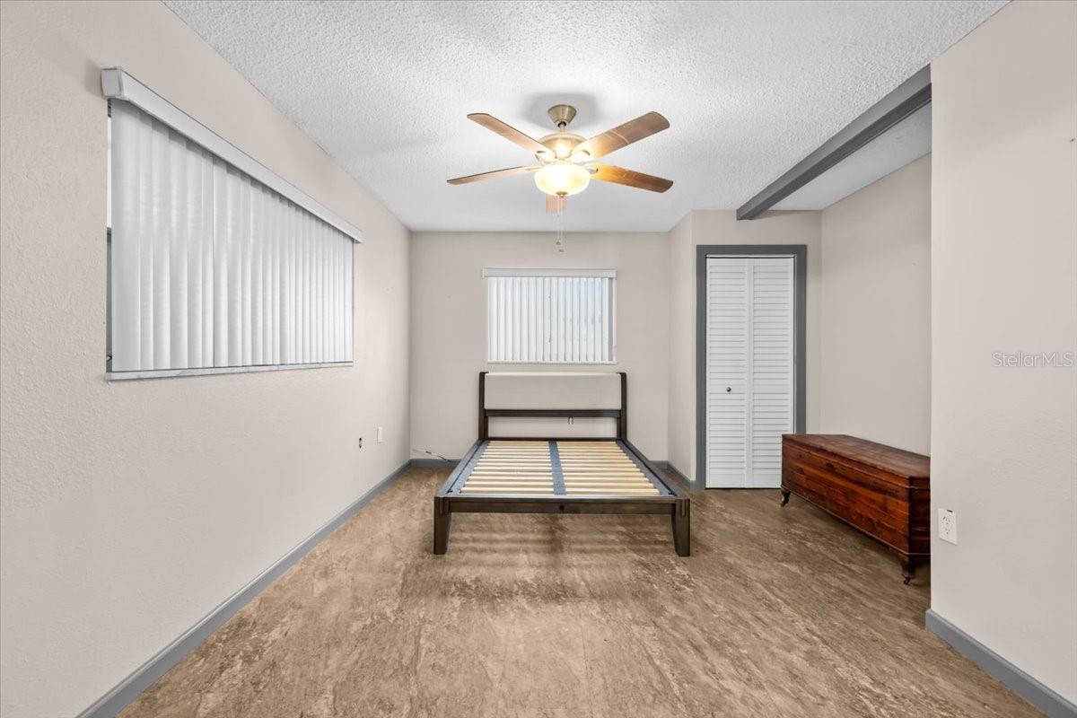 4880 SHELL STREAM BLVD