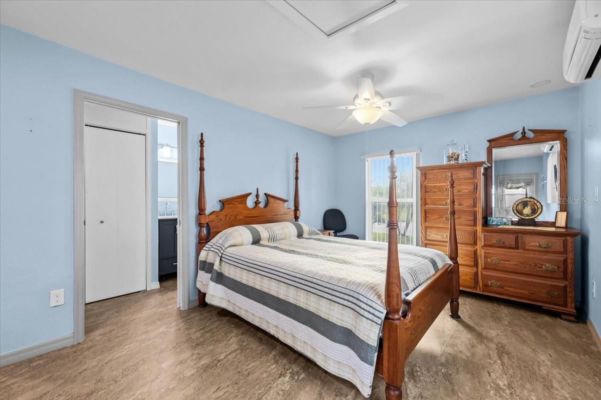 4880 SHELL STREAM BLVD