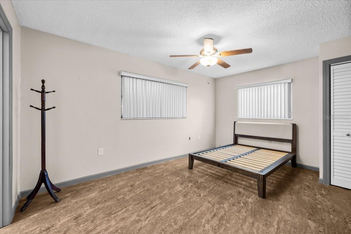 4880 SHELL STREAM BLVD