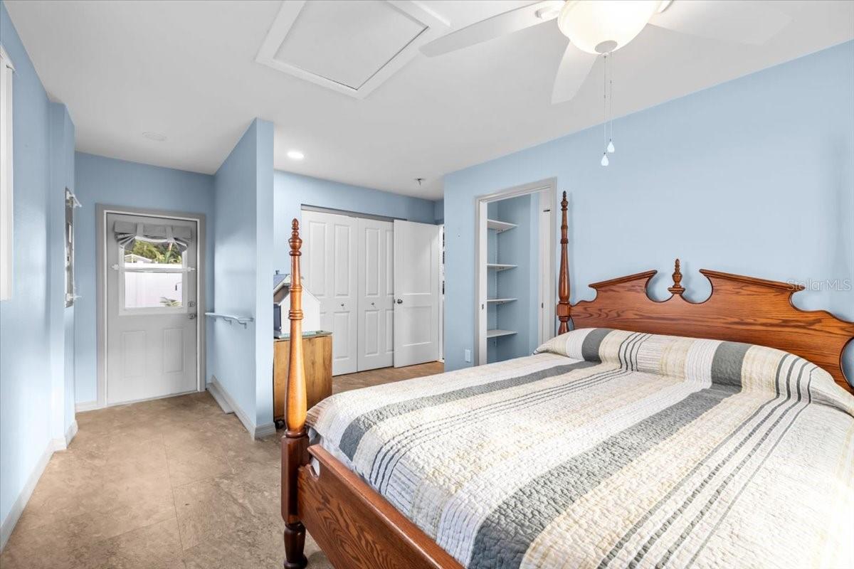 4880 SHELL STREAM BLVD