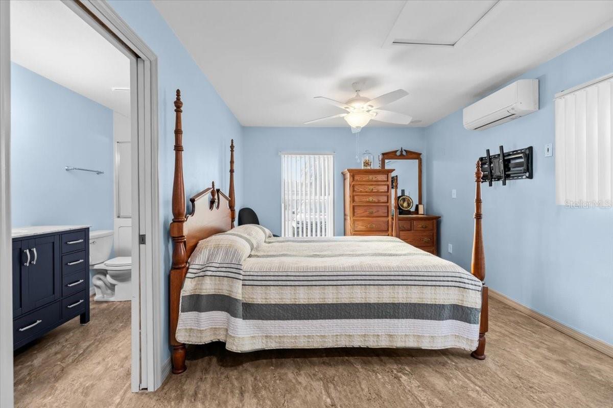 4880 SHELL STREAM BLVD