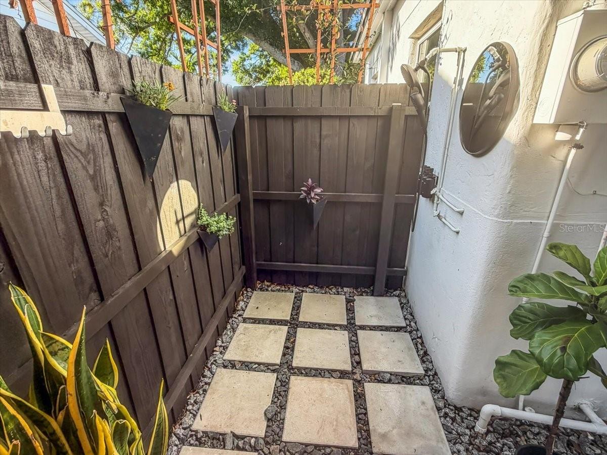 2411 COVINA WAY S