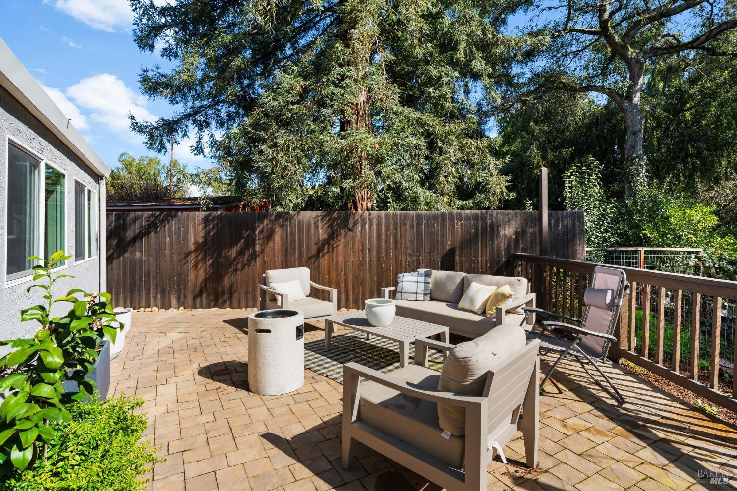 1080 Linda Vista Ave