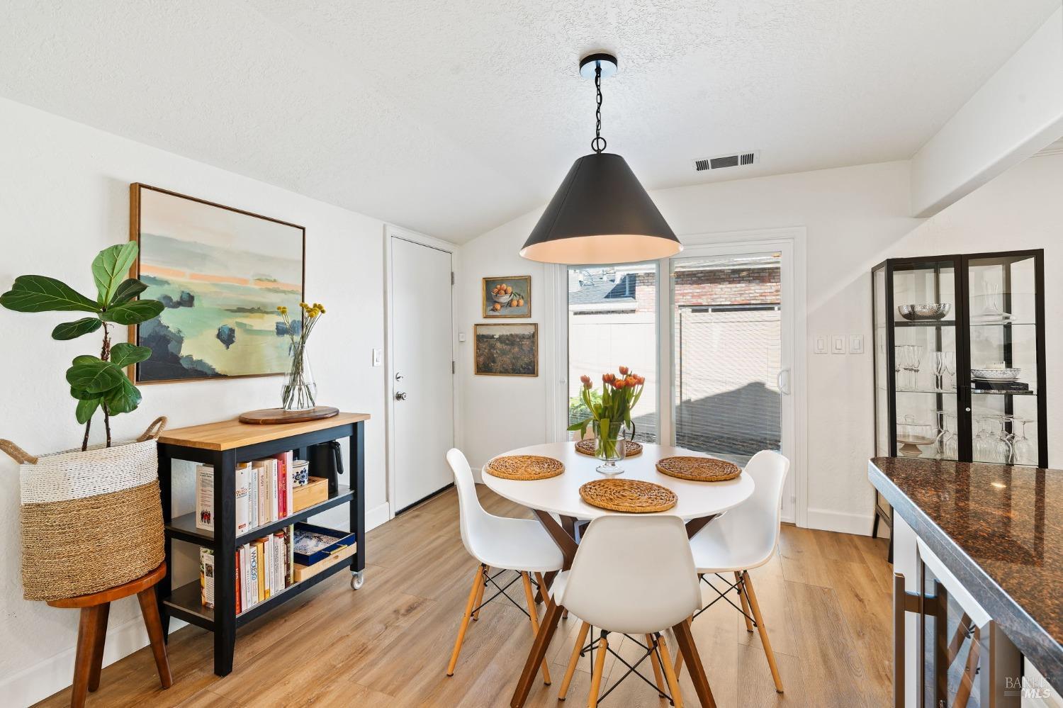 1080 Linda Vista Ave