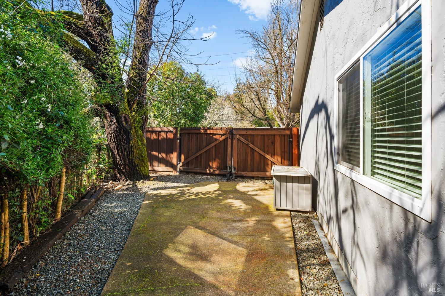 1080 Linda Vista Ave