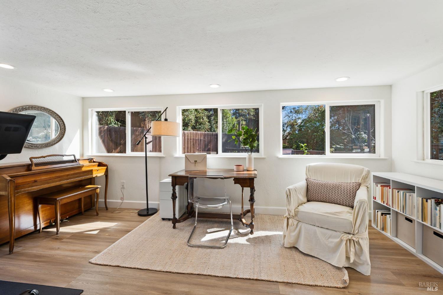 1080 Linda Vista Ave