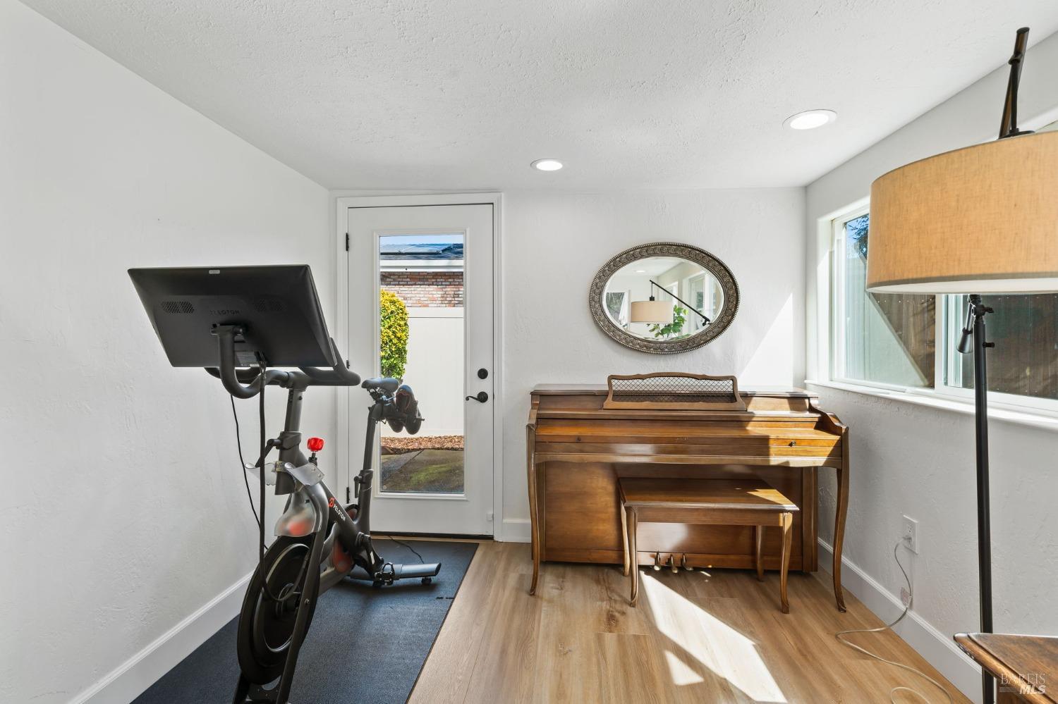 1080 Linda Vista Ave