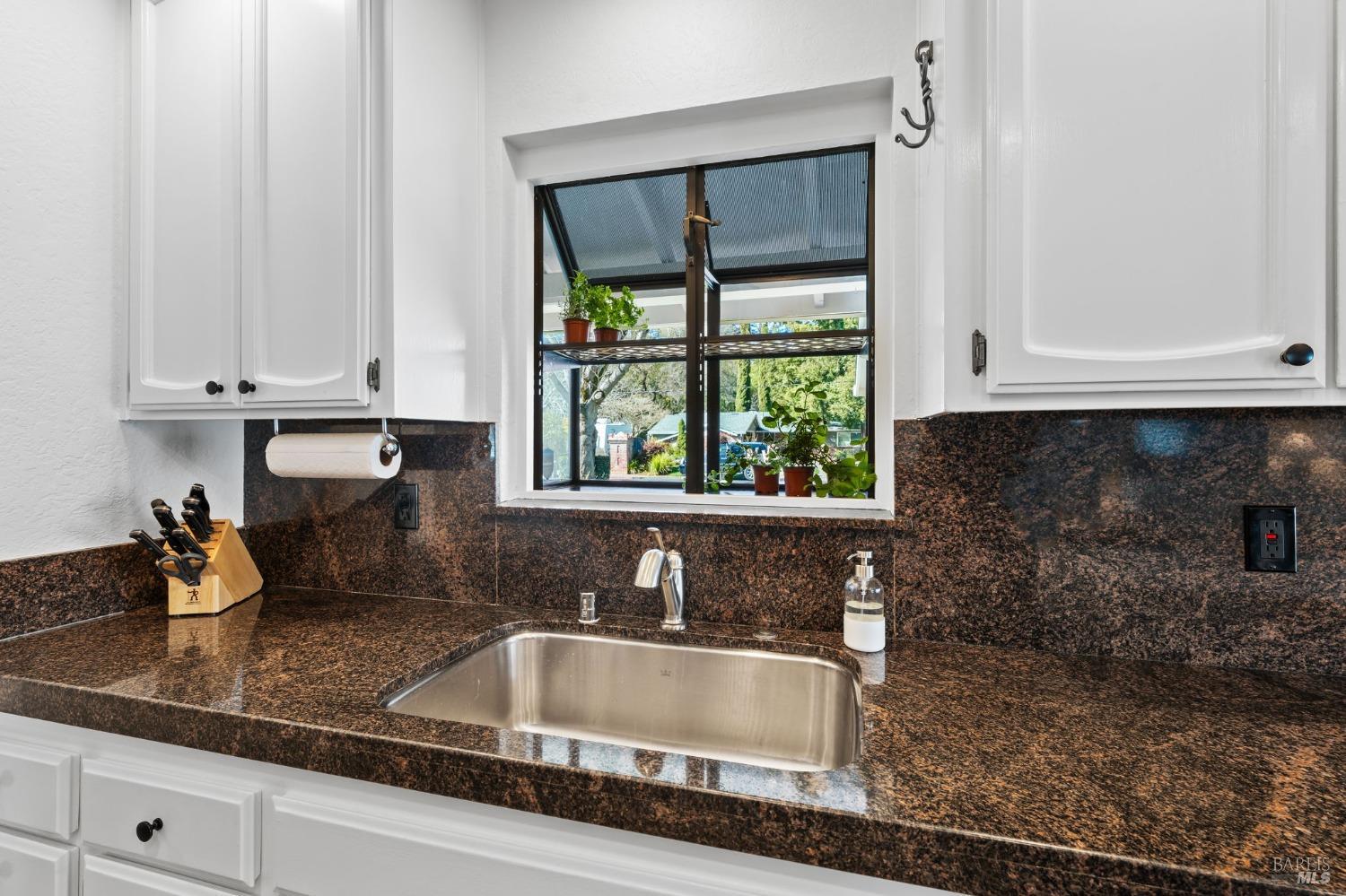 1080 Linda Vista Ave