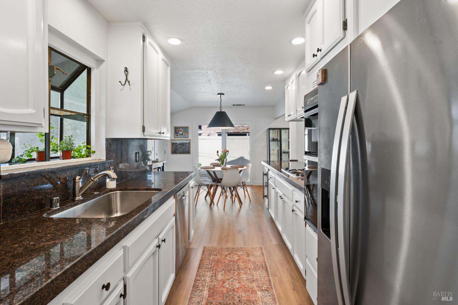 1080 Linda Vista Ave