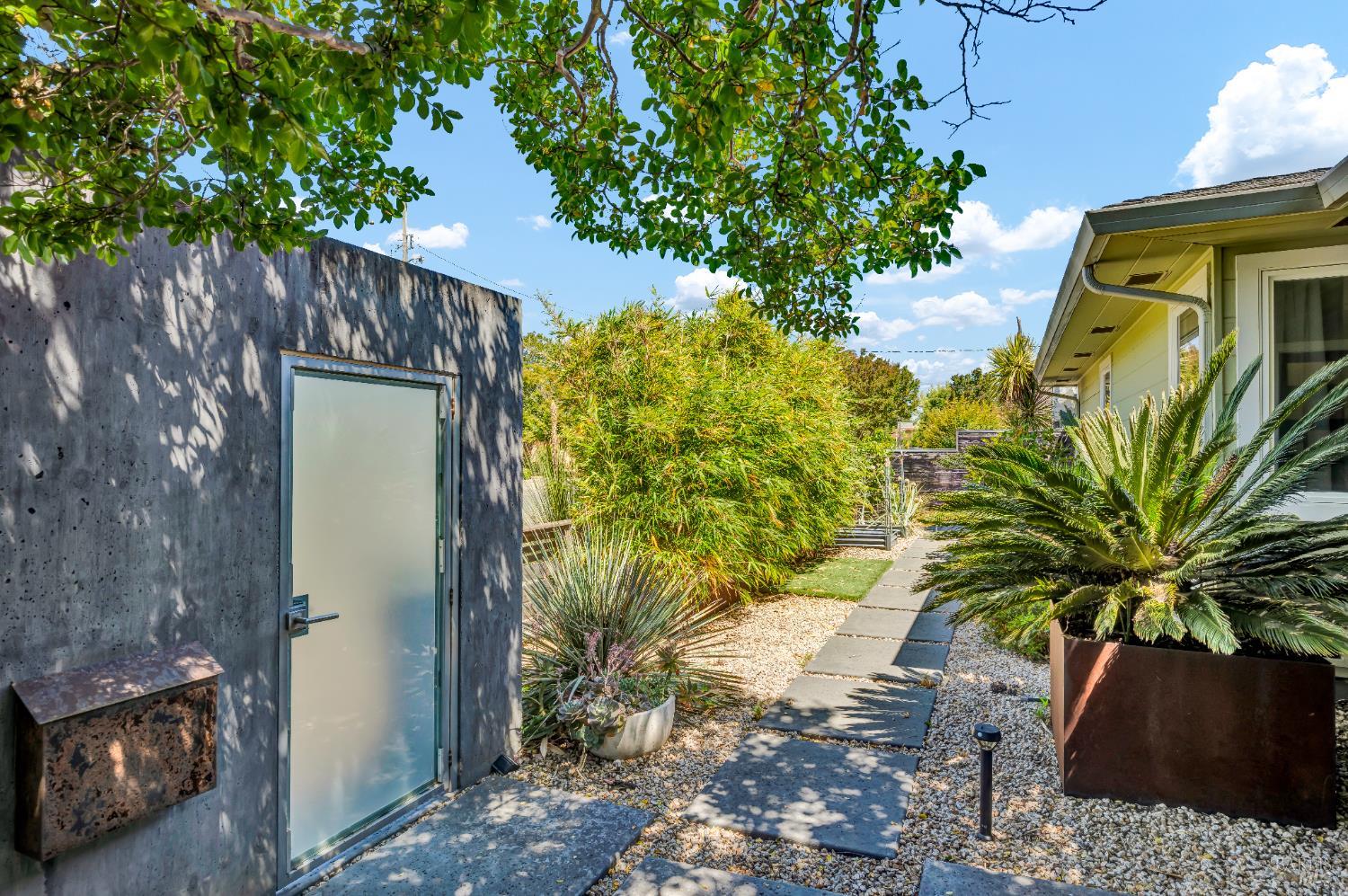 186 S Seymour Street