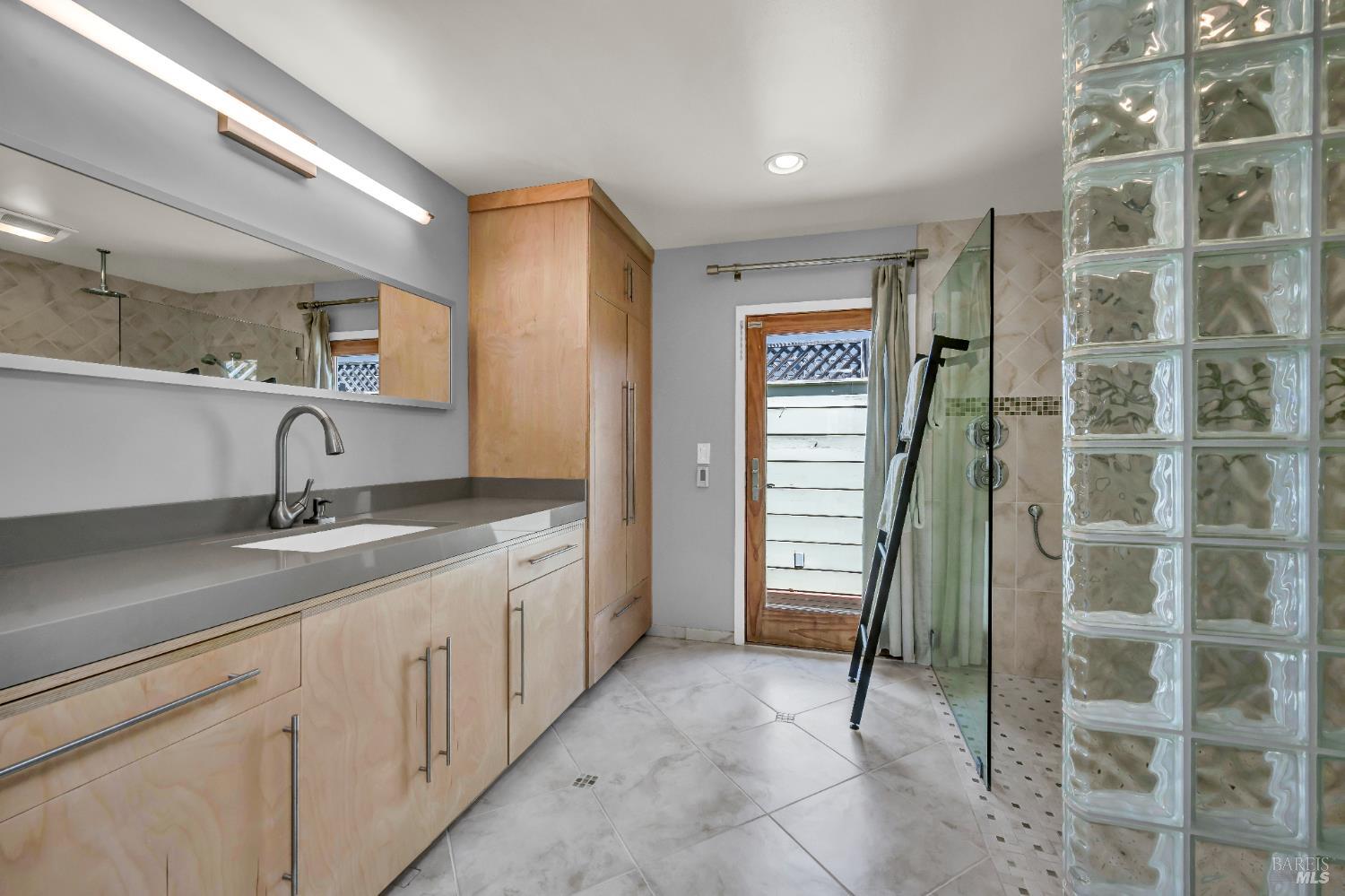 186 S Seymour Street