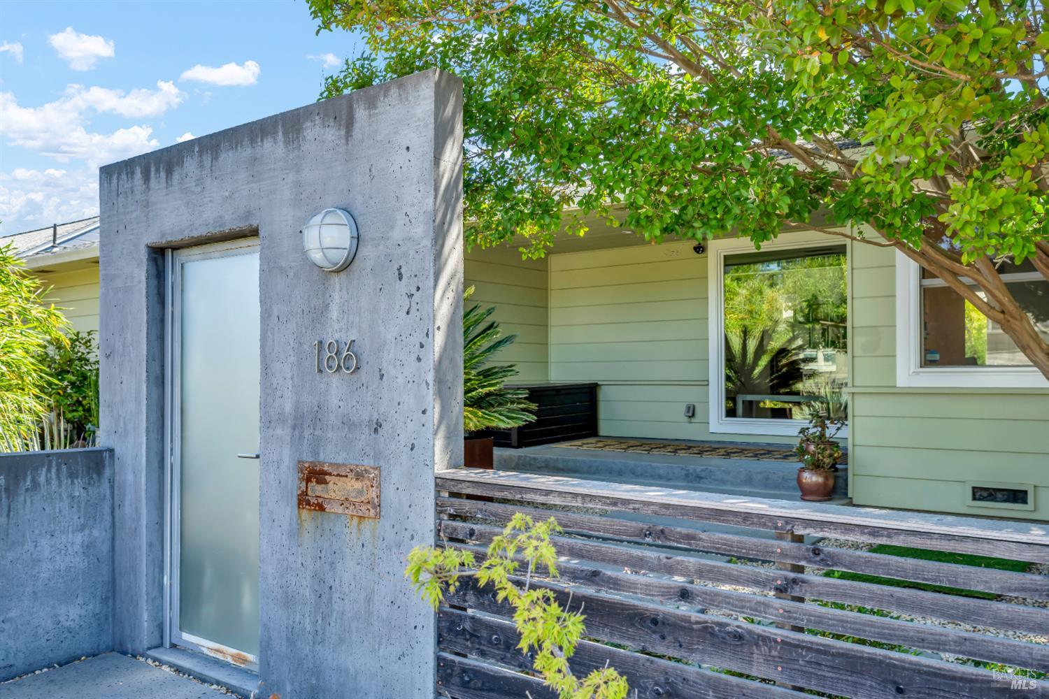 186 S Seymour Street