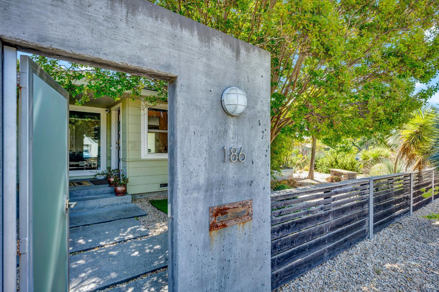 186 S Seymour Street