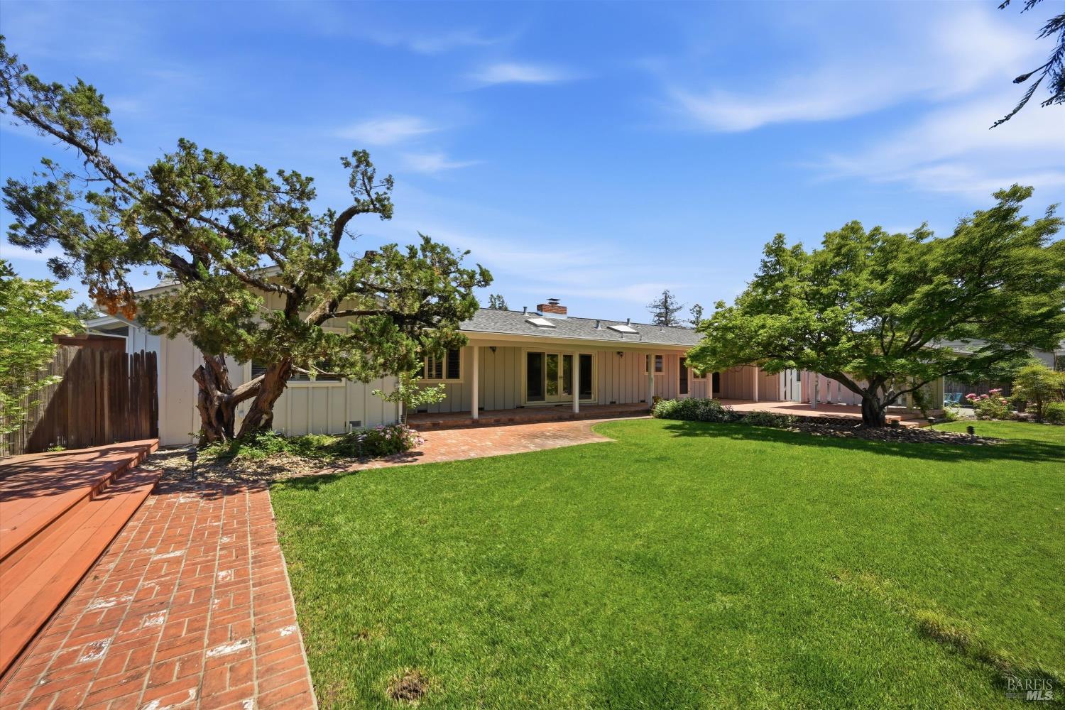 1124 Wine Country Avenue