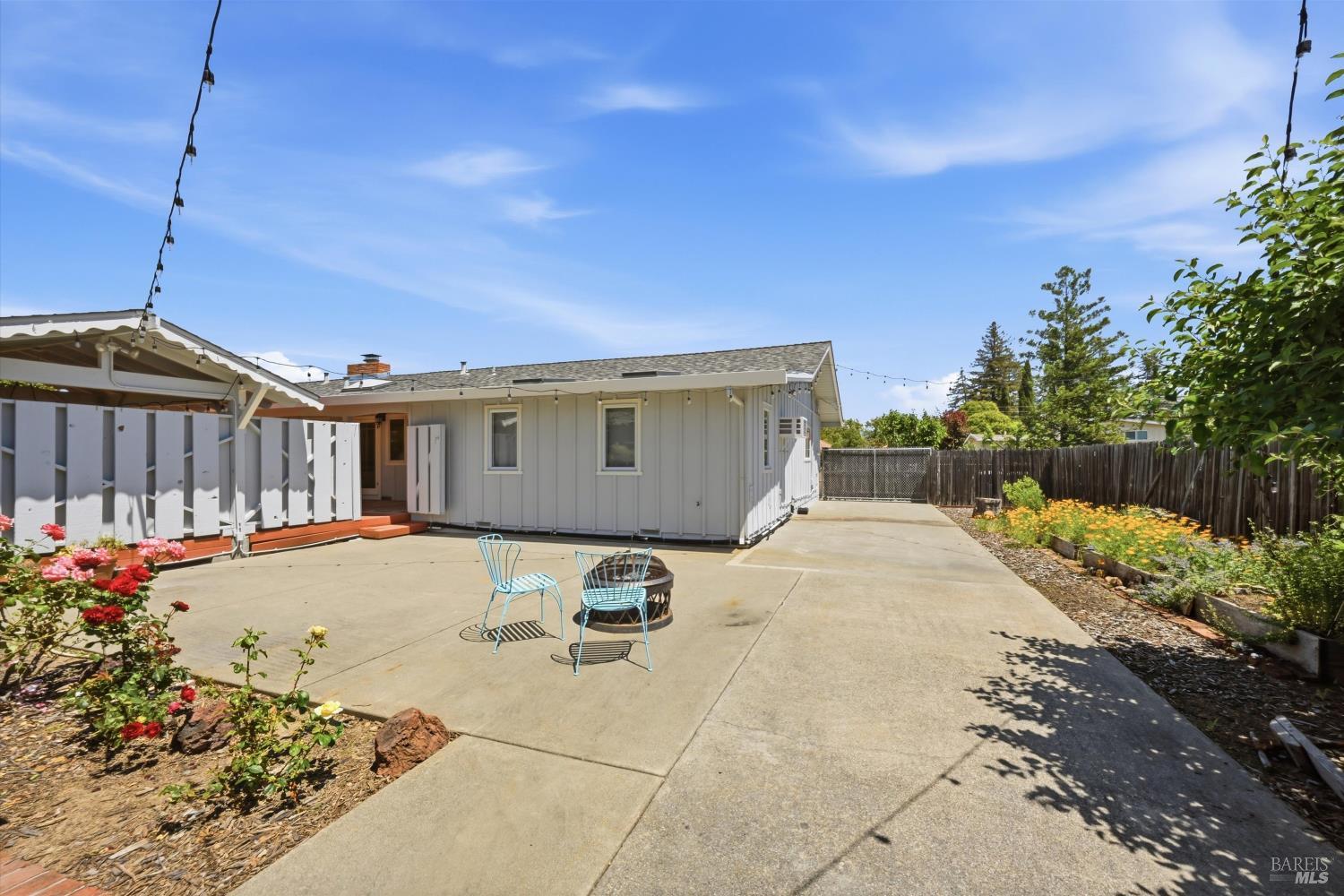 1124 Wine Country Avenue