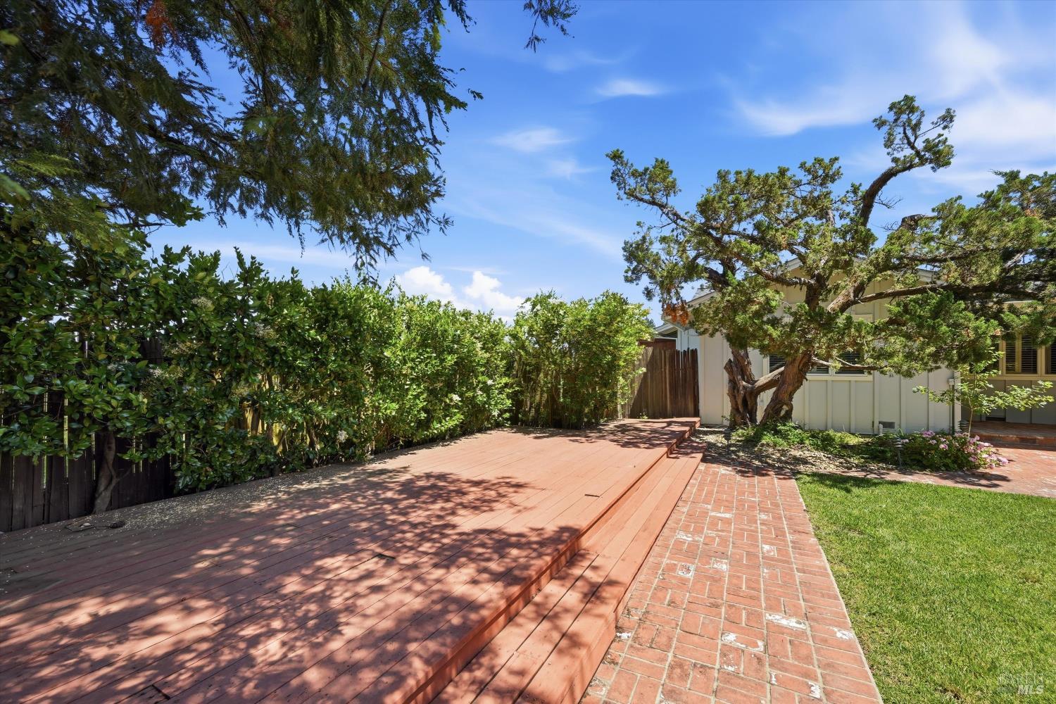 1124 Wine Country Avenue