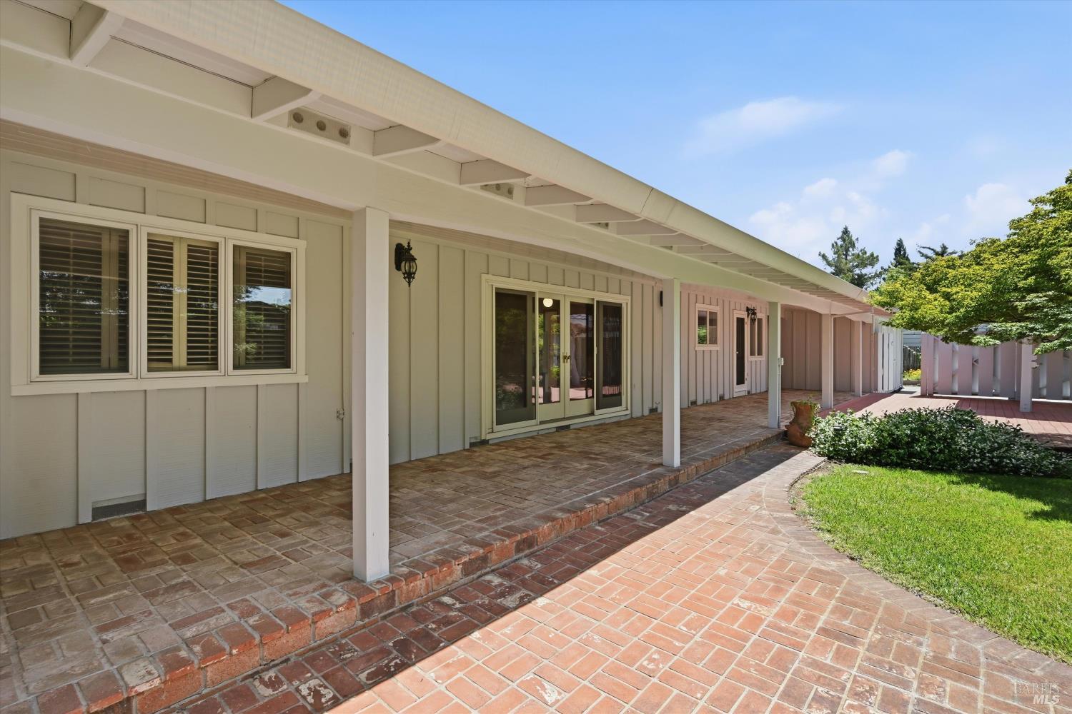 1124 Wine Country Avenue
