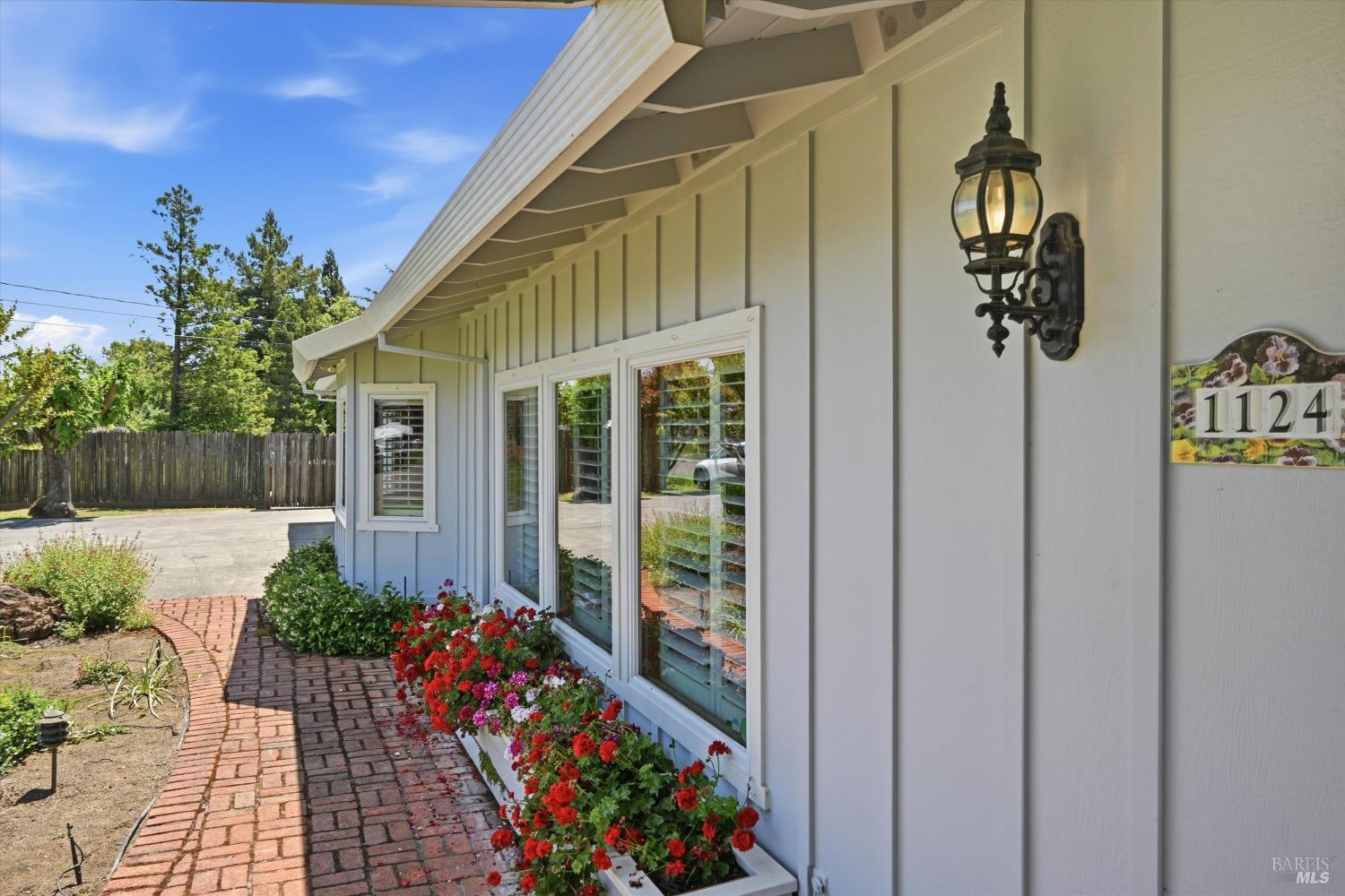 1124 Wine Country Avenue