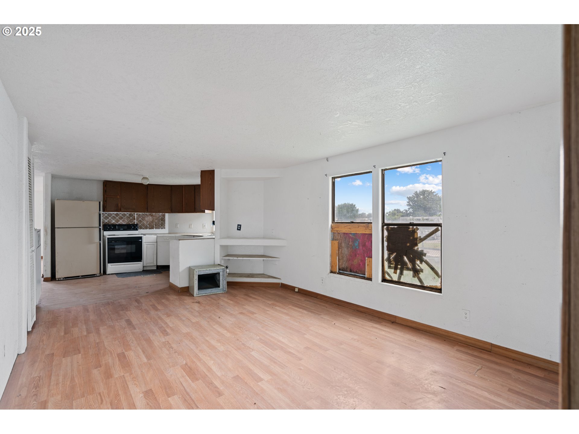 1175 SW SANDY DR