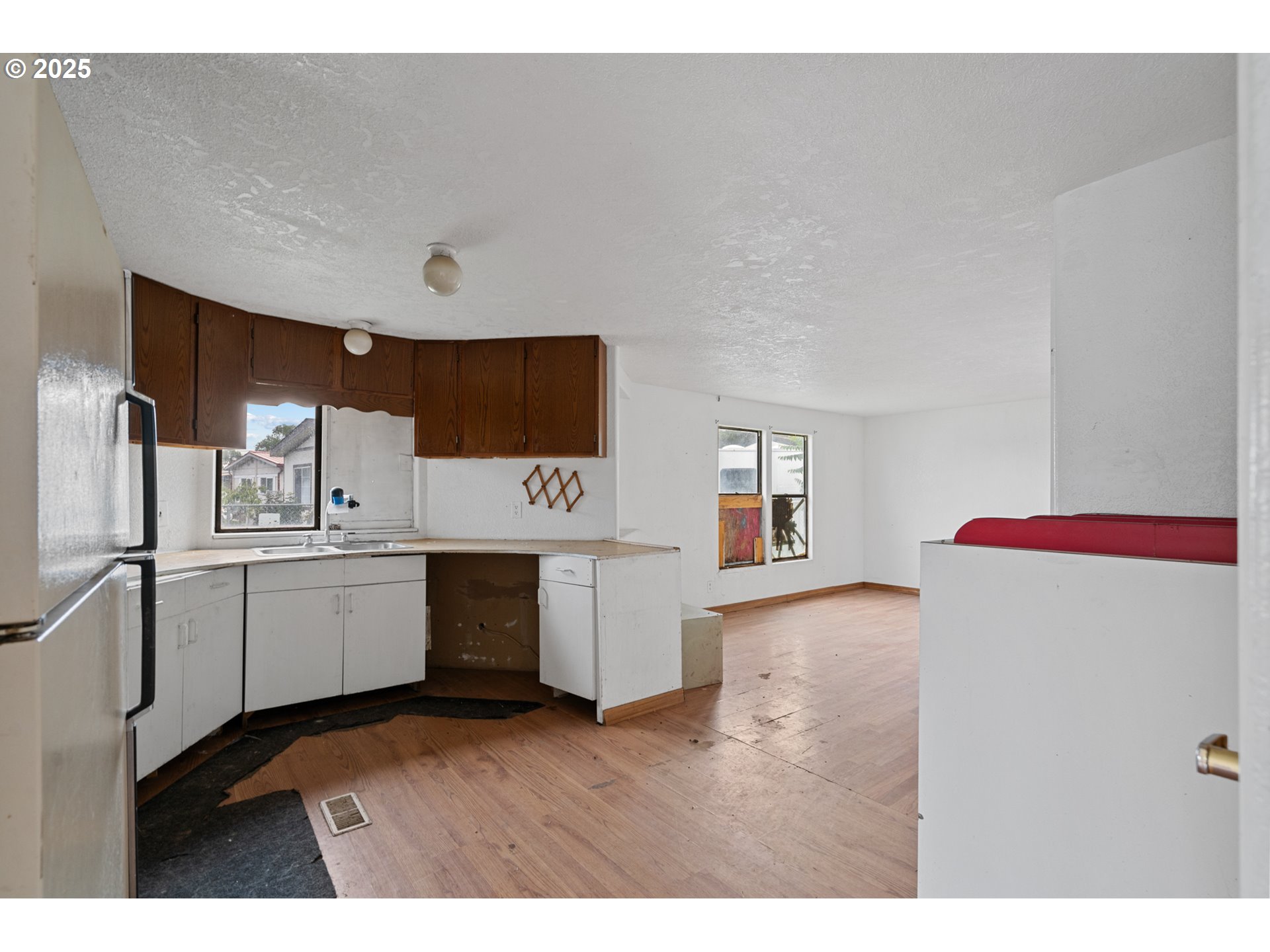 1175 SW SANDY DR
