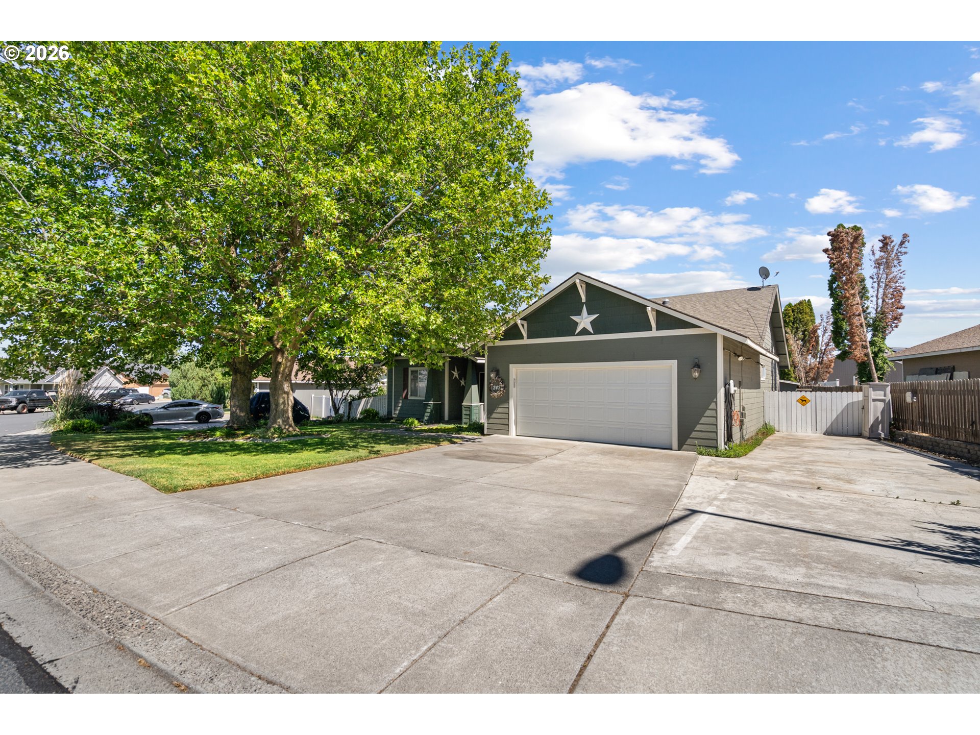 2433 CURLEW ST