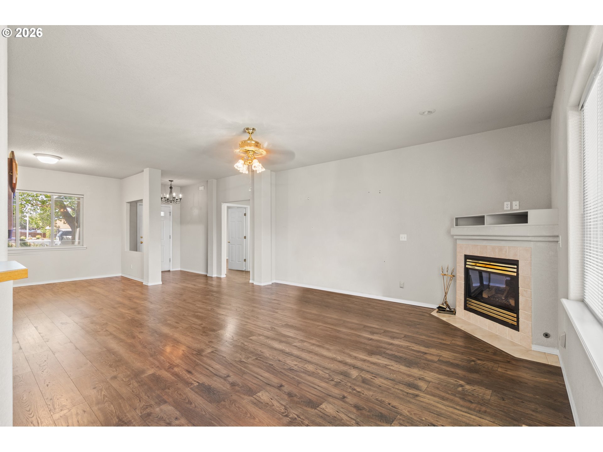 2433 CURLEW ST