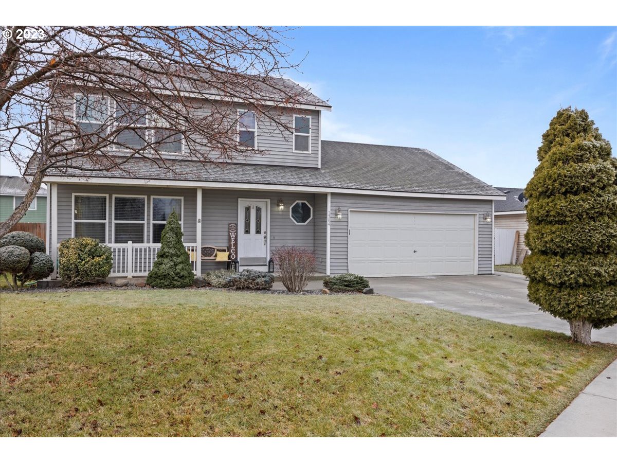 1384 NE GLADYS DR