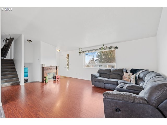 525 NE 7TH ST