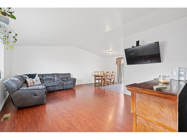 525 NE 7TH ST