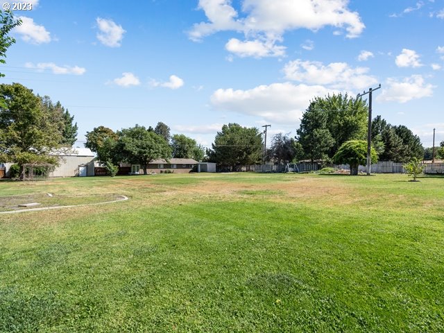 1060 E JUNIPER AVE