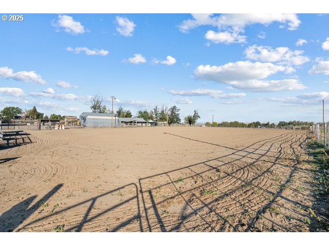 33968 E LOOP RD