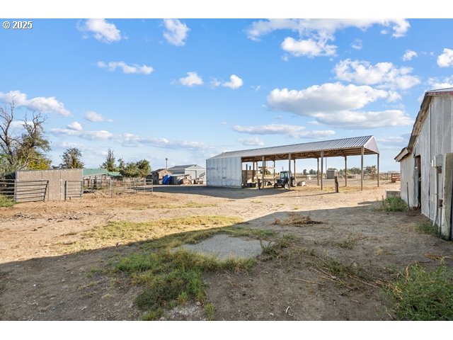 33968 E LOOP RD